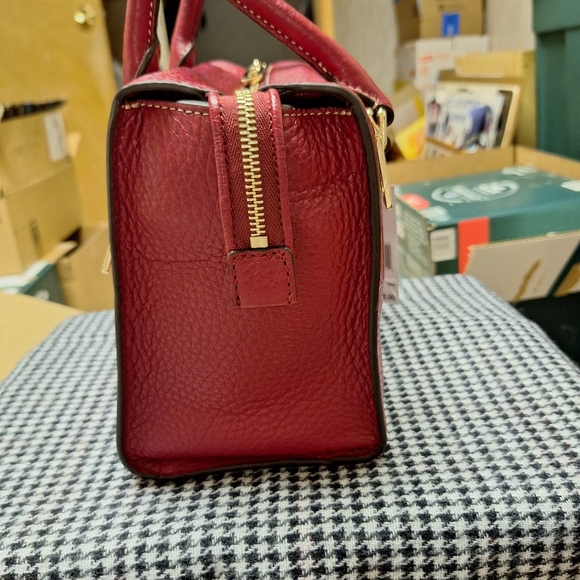 Michael Kors Selby Cherry Red Med Messenger Crossbody - Picture 3 of 6